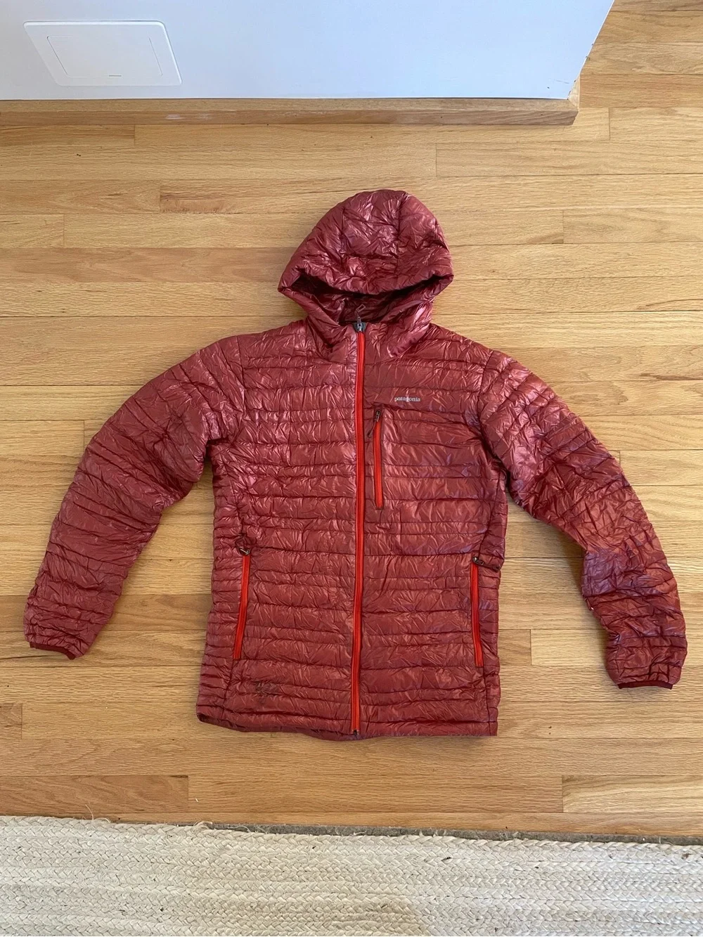 Men's lightweight Hooded Puffer Jacket - Red